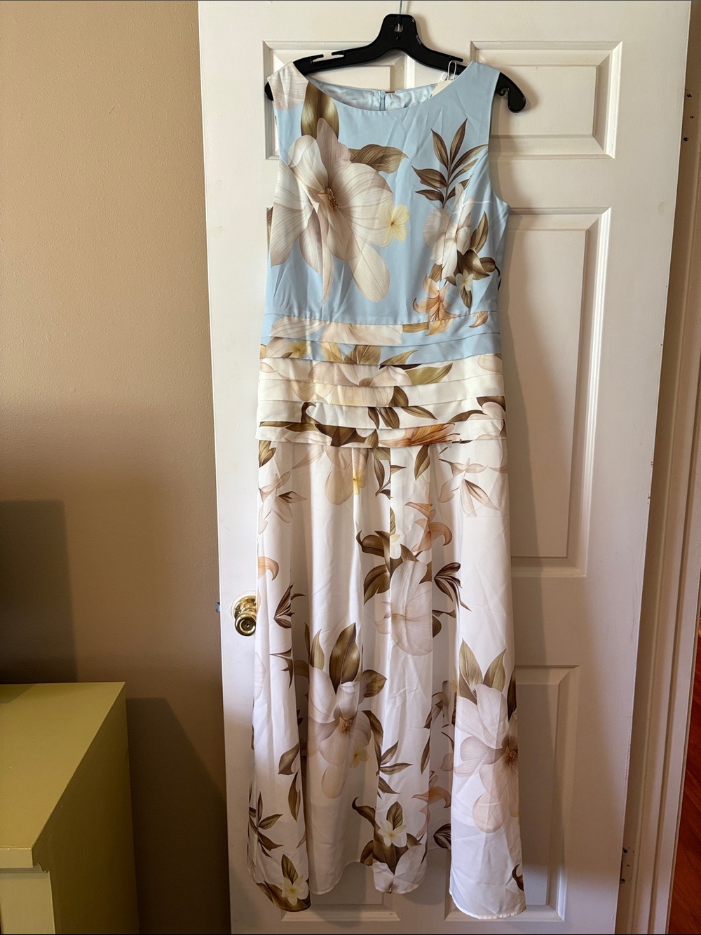 NWT! Fehaute Floral Sleeveless Maxi Dress in Light Blue and Cream